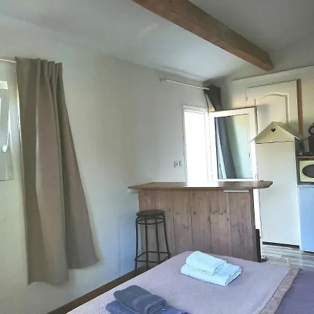 2 Lumineux Appartements, La Rochelle Apartment *